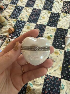 Hallmark Signature Bezel Box heart-shaped trinket container pearl white finish